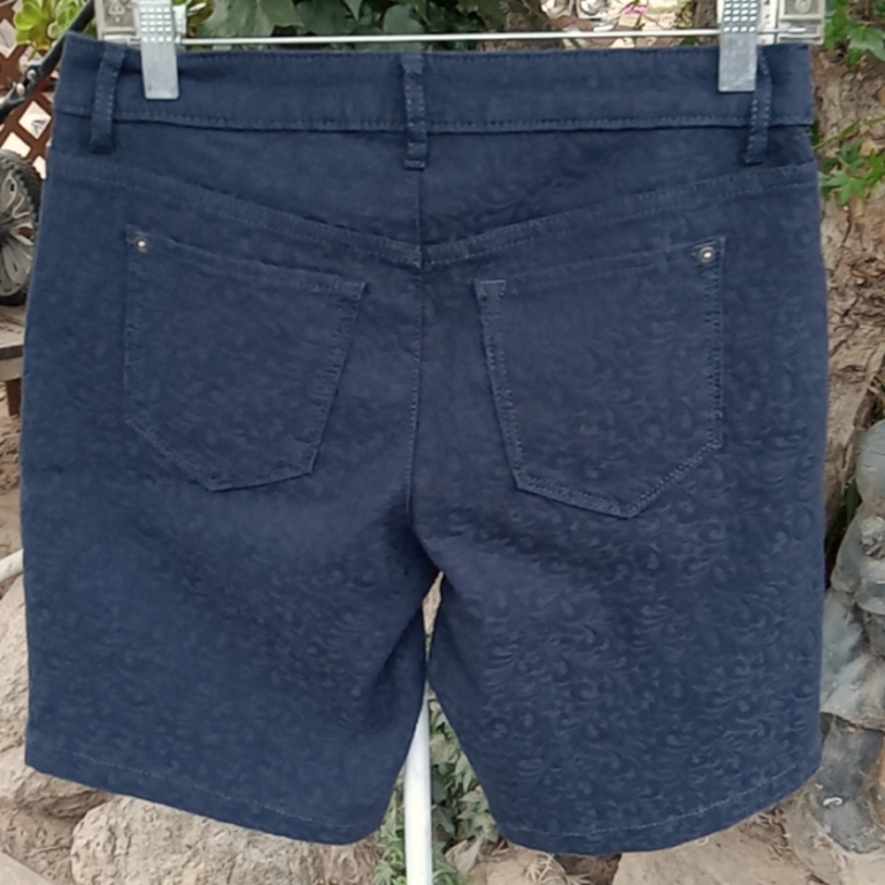 Women's simply Vera vera Wang. Shorts, navy blue, very good condition. Size 2.